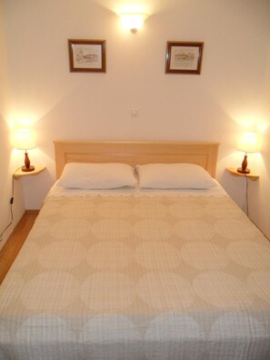 Desk, free WiFi, bed sheets - Guesthouse Ruzica (Trogir)