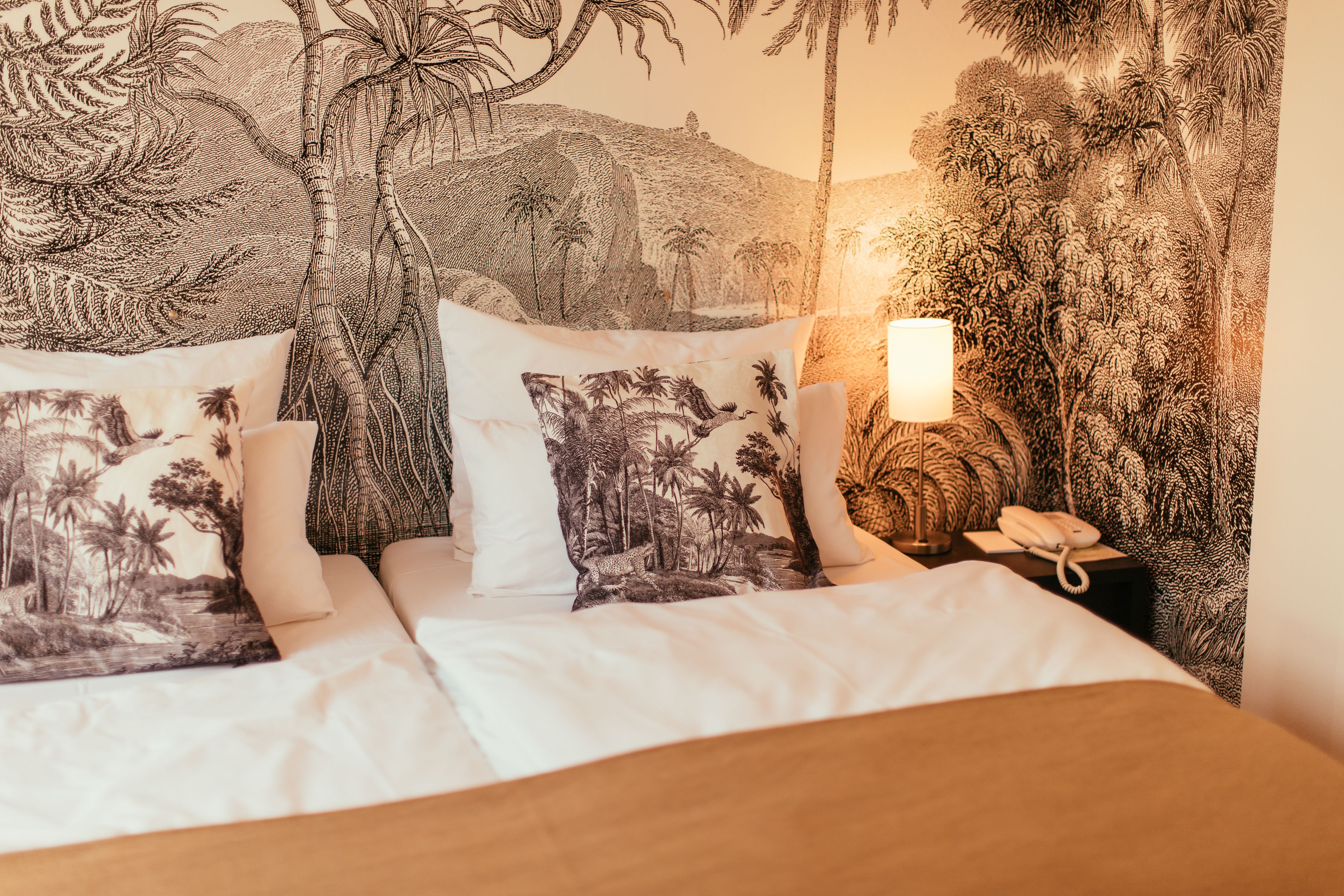 高级双人房 | 客房服务设施