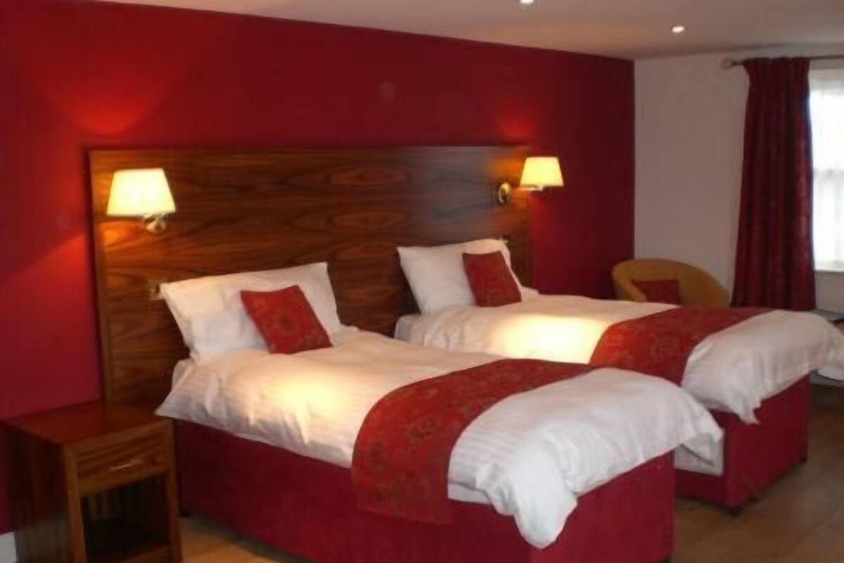 Superior Twin Room, Park View | Desk, iron/ironing board (on request), WiFi (free)