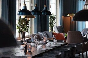 Breakfast, lunch and dinner served