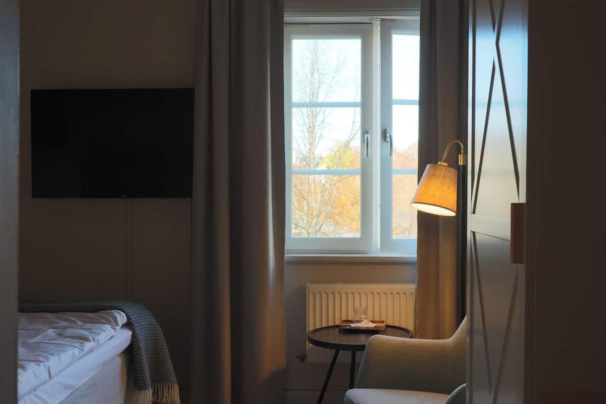 Economy Doubleroom (140 cm bed) | Individuell inredning, unika möbler och mörkläggningsgardiner