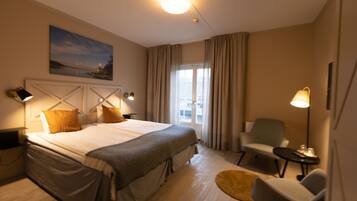 Yksilöllisesti sisustettu, yksilöllisesti kalustettu, pimennysverhot