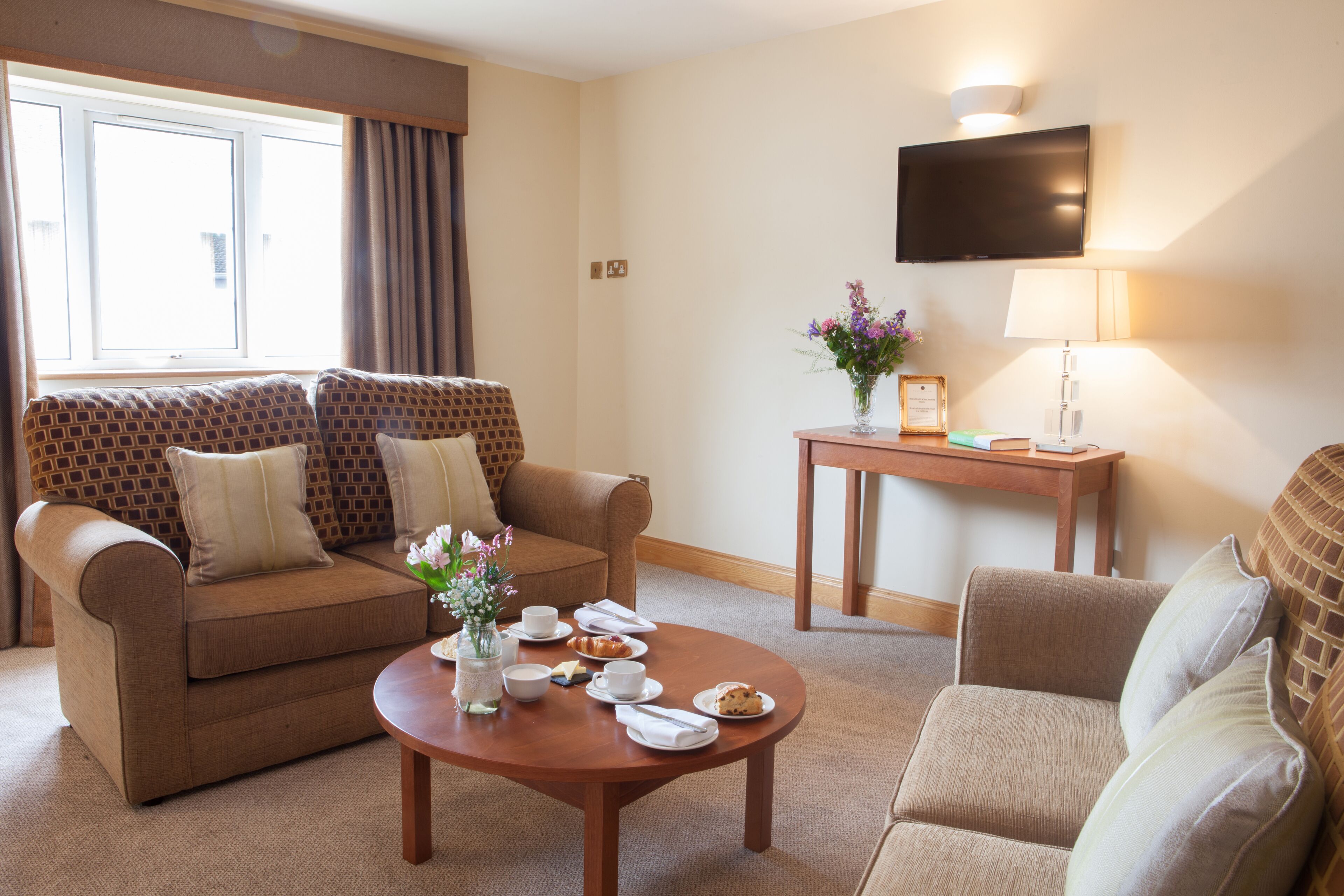 32-inch TV with digital channels