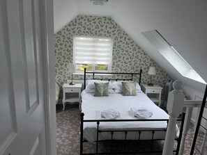 Triple Room | In-room safe, laptop workspace, iron/ironing board, free WiFi - Penny Farthing Hotel (Lyndhurst)