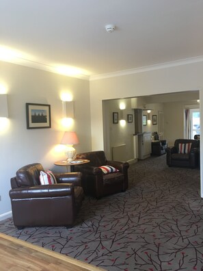 Lobby sitting area - Penny Farthing Hotel (Lyndhurst)