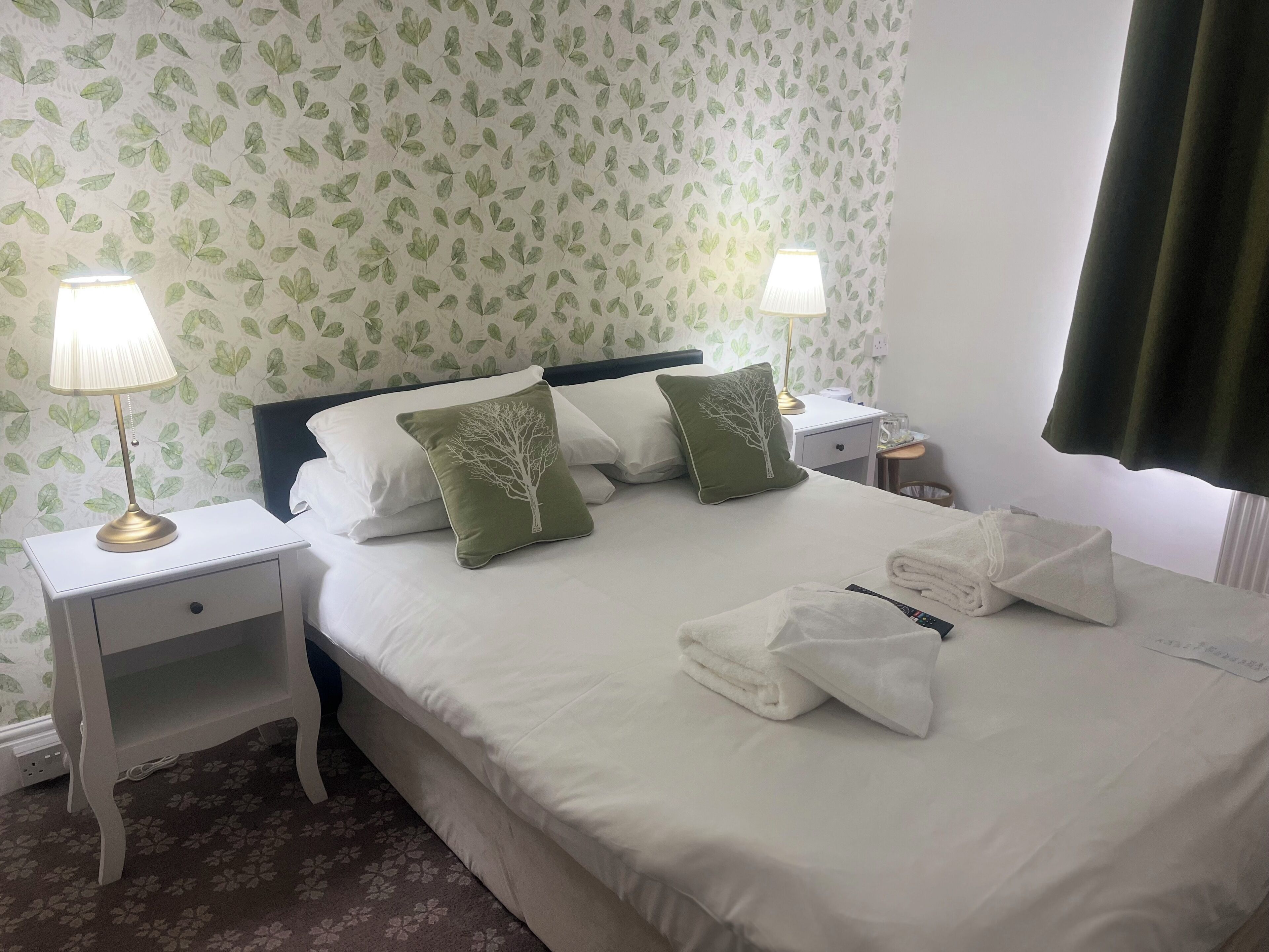 double room | in-room safe, laptop workspace, iron/ironing board, free wifi