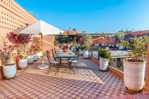 Breakfast, lunch, dinner served; Moroccan cuisine, pool views 