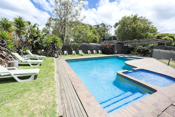 Outdoor pool - Motel Marengo (Marengo)