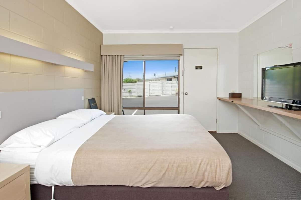 1 sovrum, minibar, skrivbord och ljudisolering