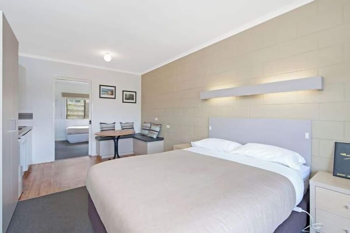 1 bedroom, minibar, desk, soundproofing