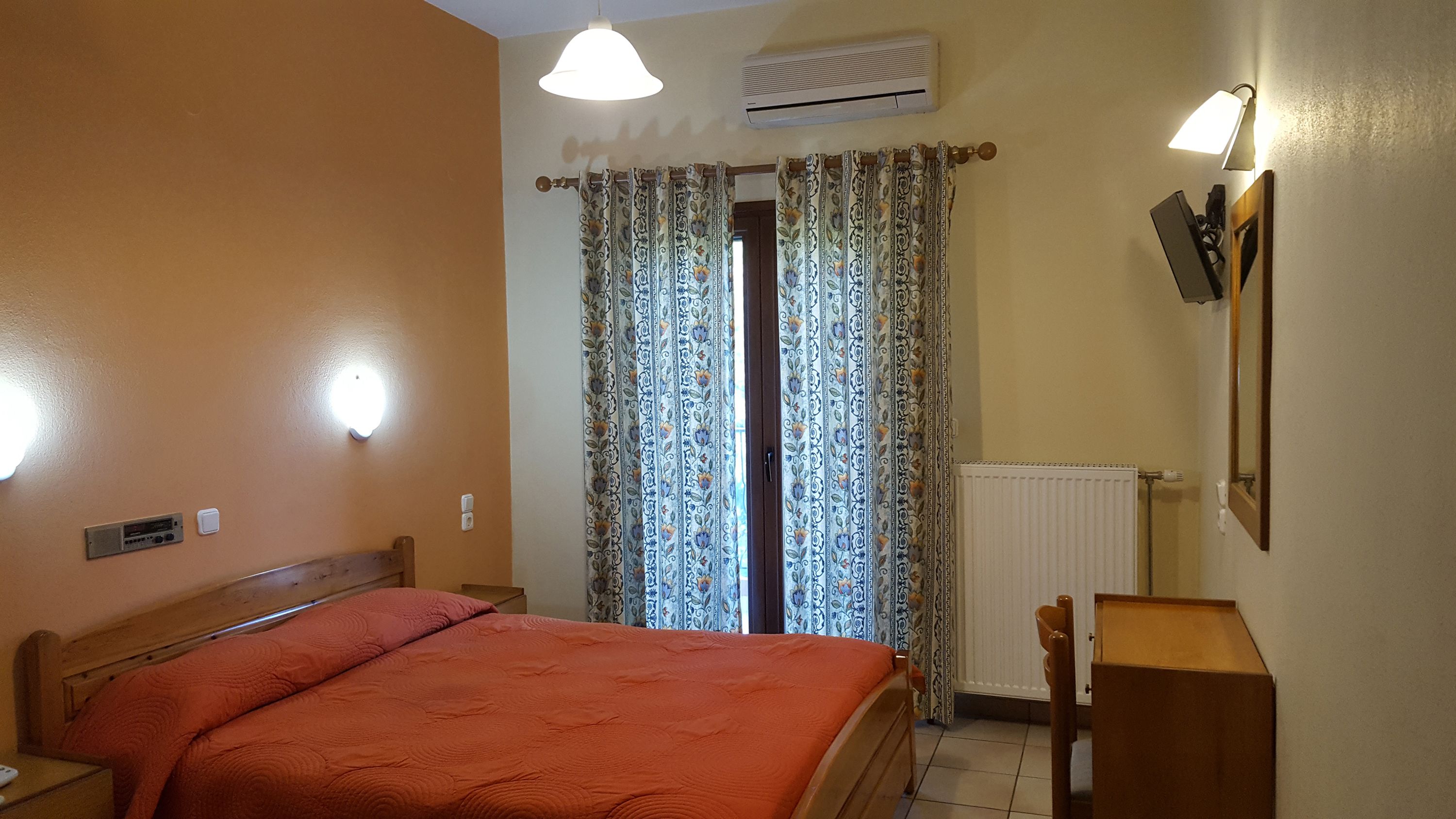 double room | desk, laptop workspace, blackout curtains, free wifi