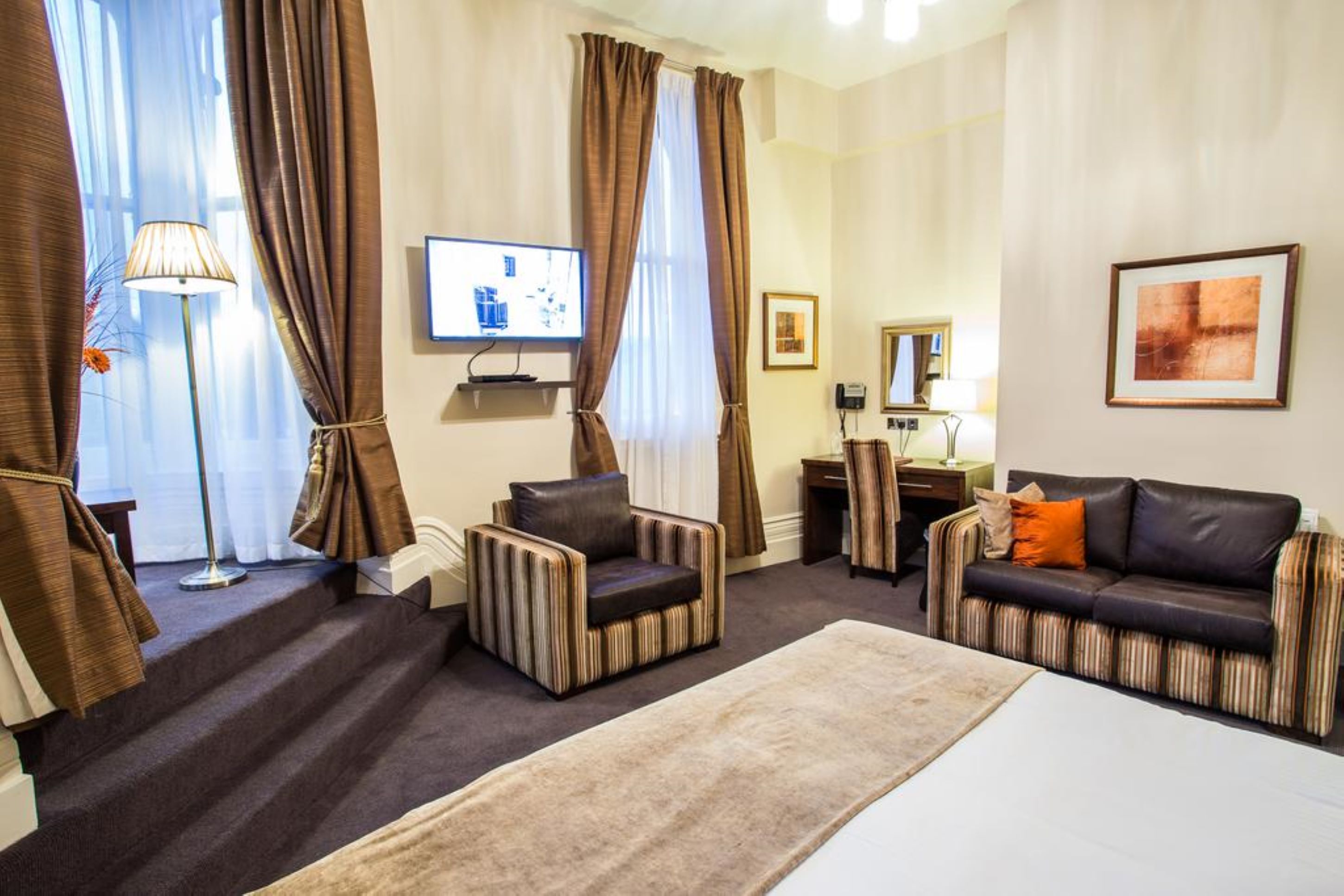 Executive Double Room | Living area | Flat-screen TV