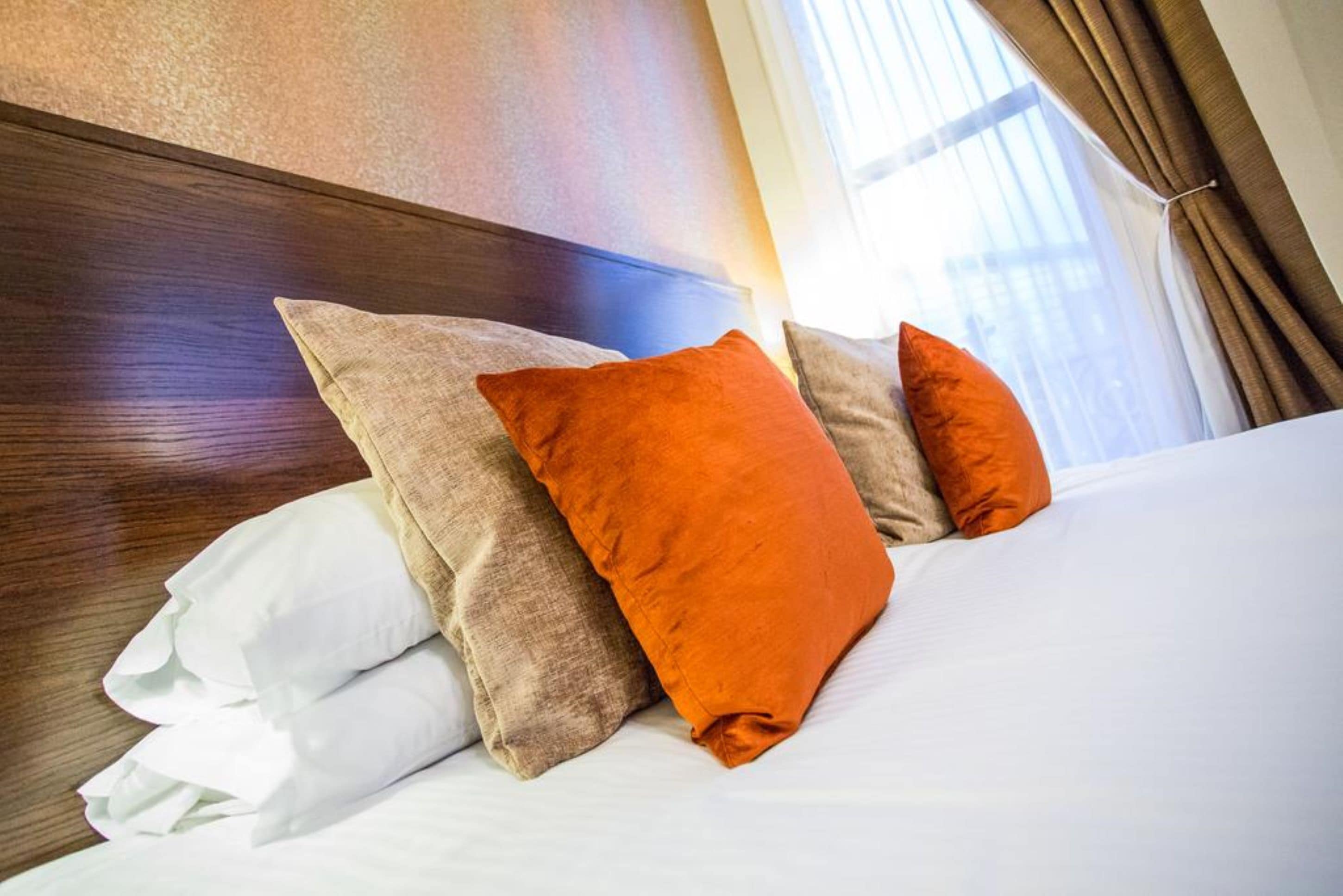 individually decorated, individually furnished, desk, soundproofing