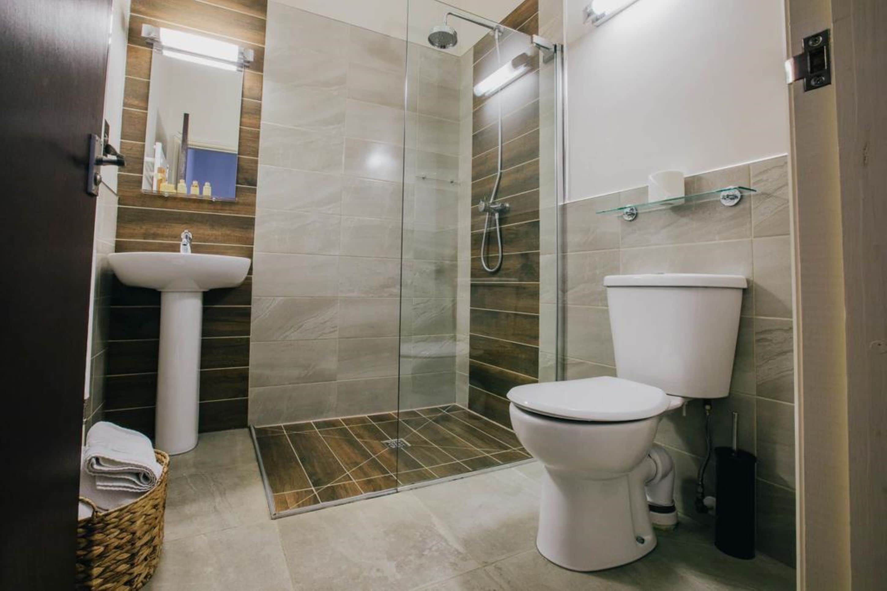 designer toiletries, hair dryer, towels