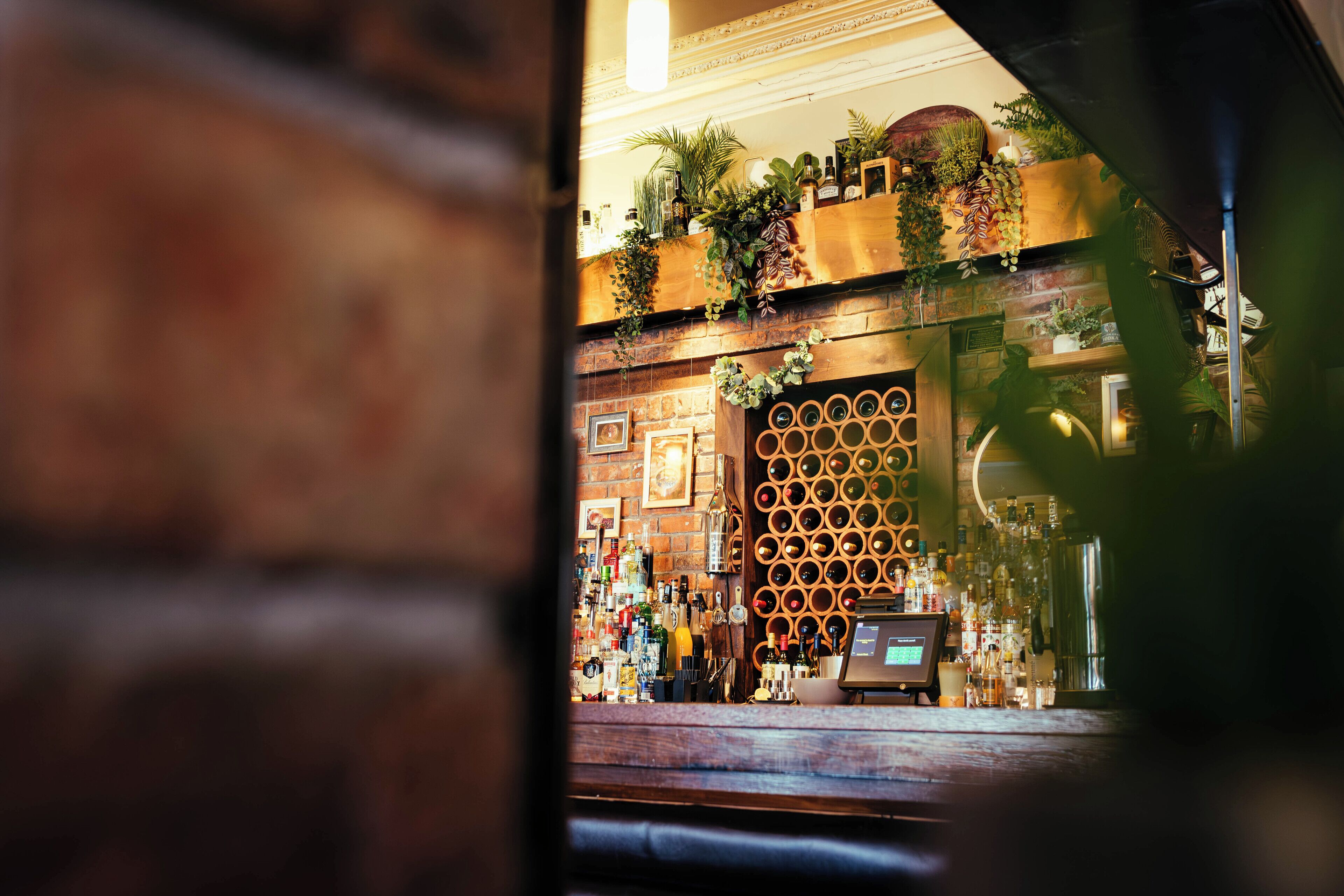 2 bars/lounges