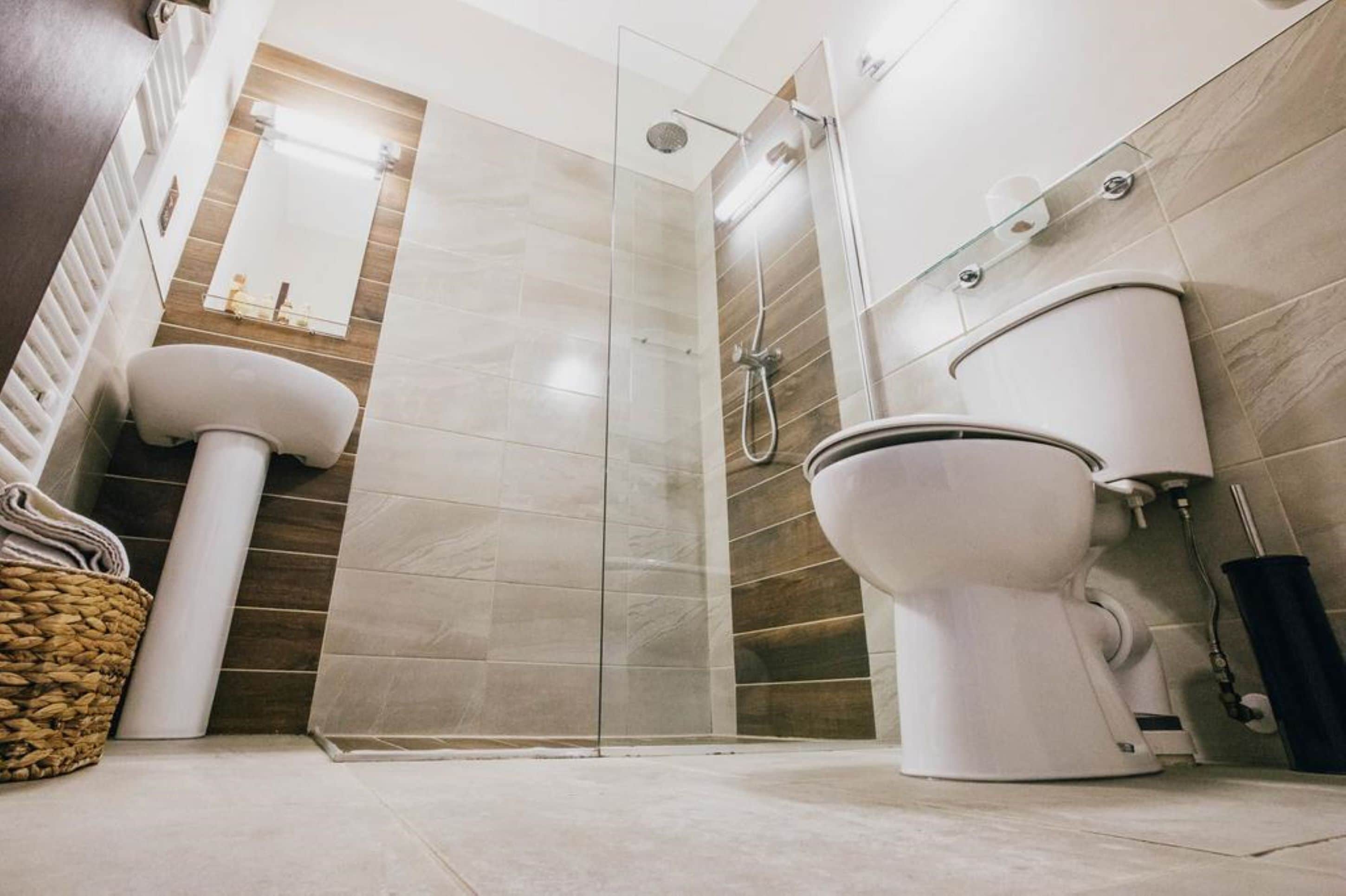 designer toiletries, hair dryer, towels