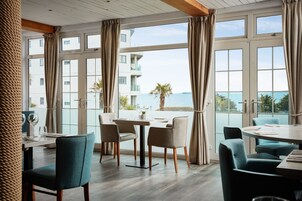 2 restaurants, breakfast, lunch, dinner served; British cuisine