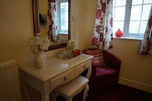 Double Room, Ensuite | Iron/ironing board, free WiFi - The Ridings Guest House (Oxford)