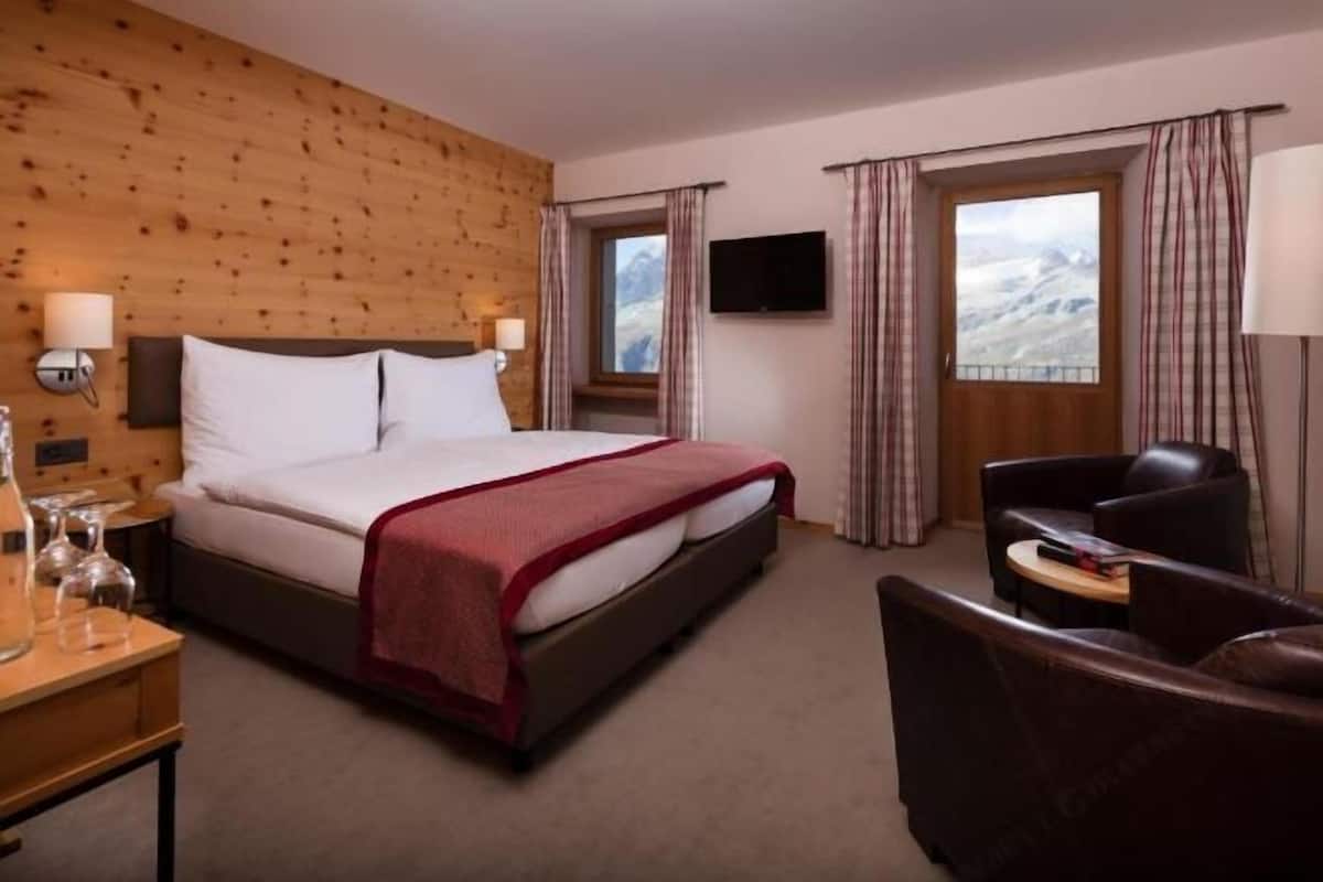 In-room safe, iron/ironing board, free WiFi