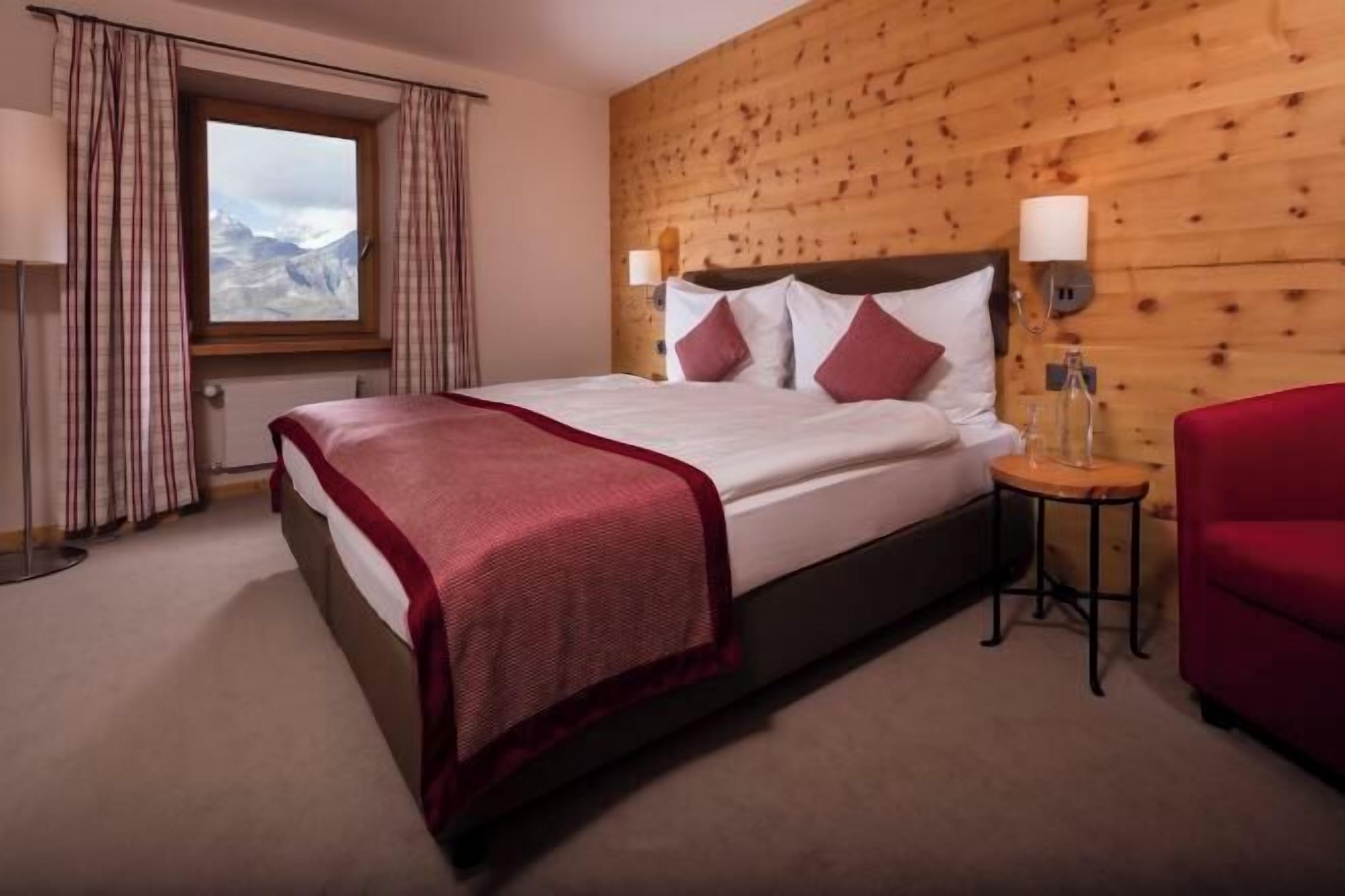 In-room safe, iron/ironing board, free WiFi
