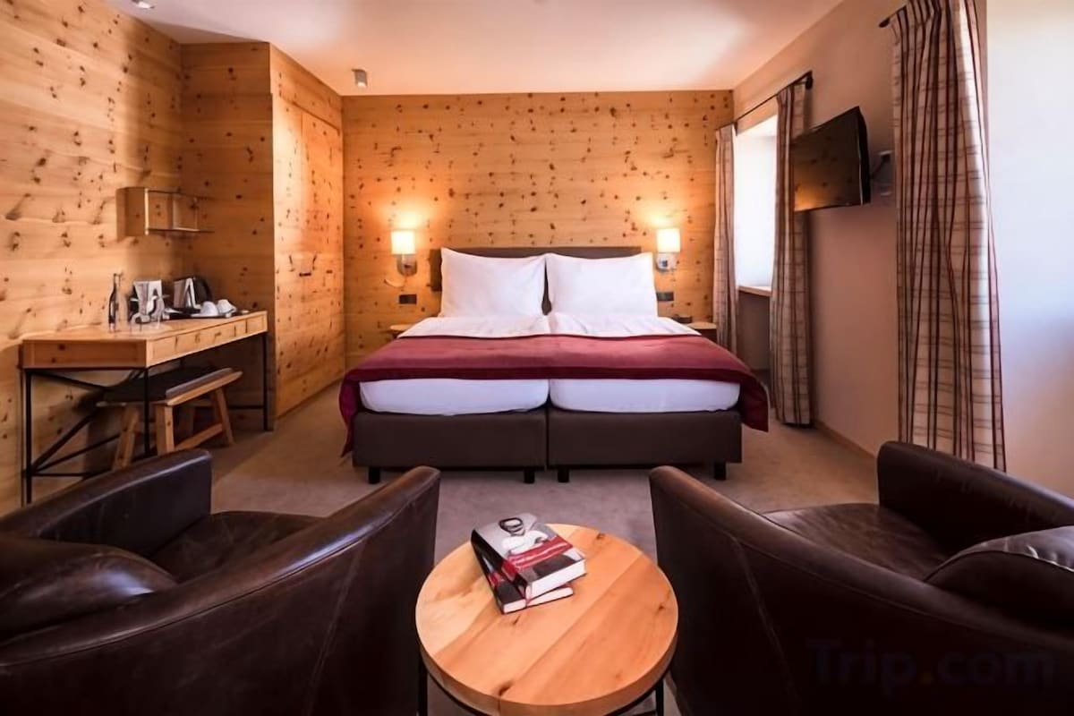 In-room safe, iron/ironing board (on request), WiFi (free)
