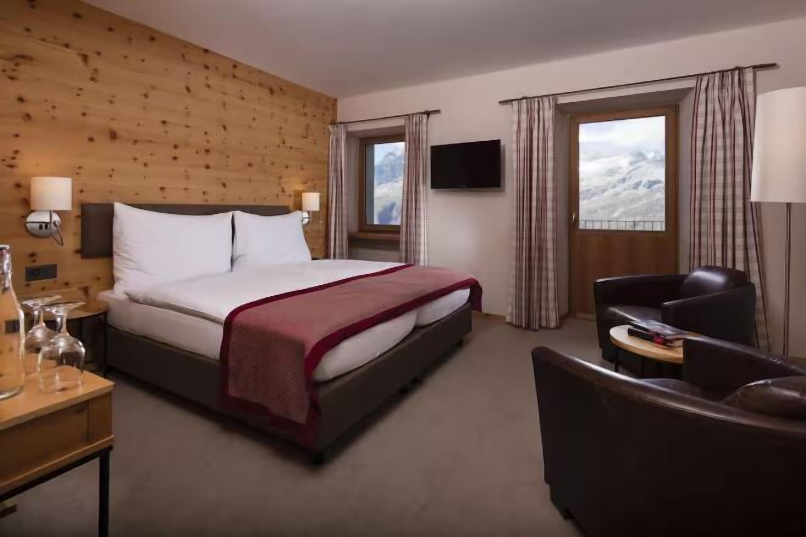 In-room safe, iron/ironing board, free WiFi