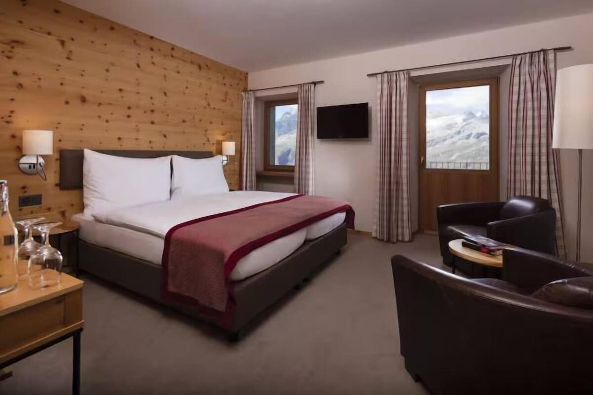 In-room safe, iron/ironing board, free WiFi