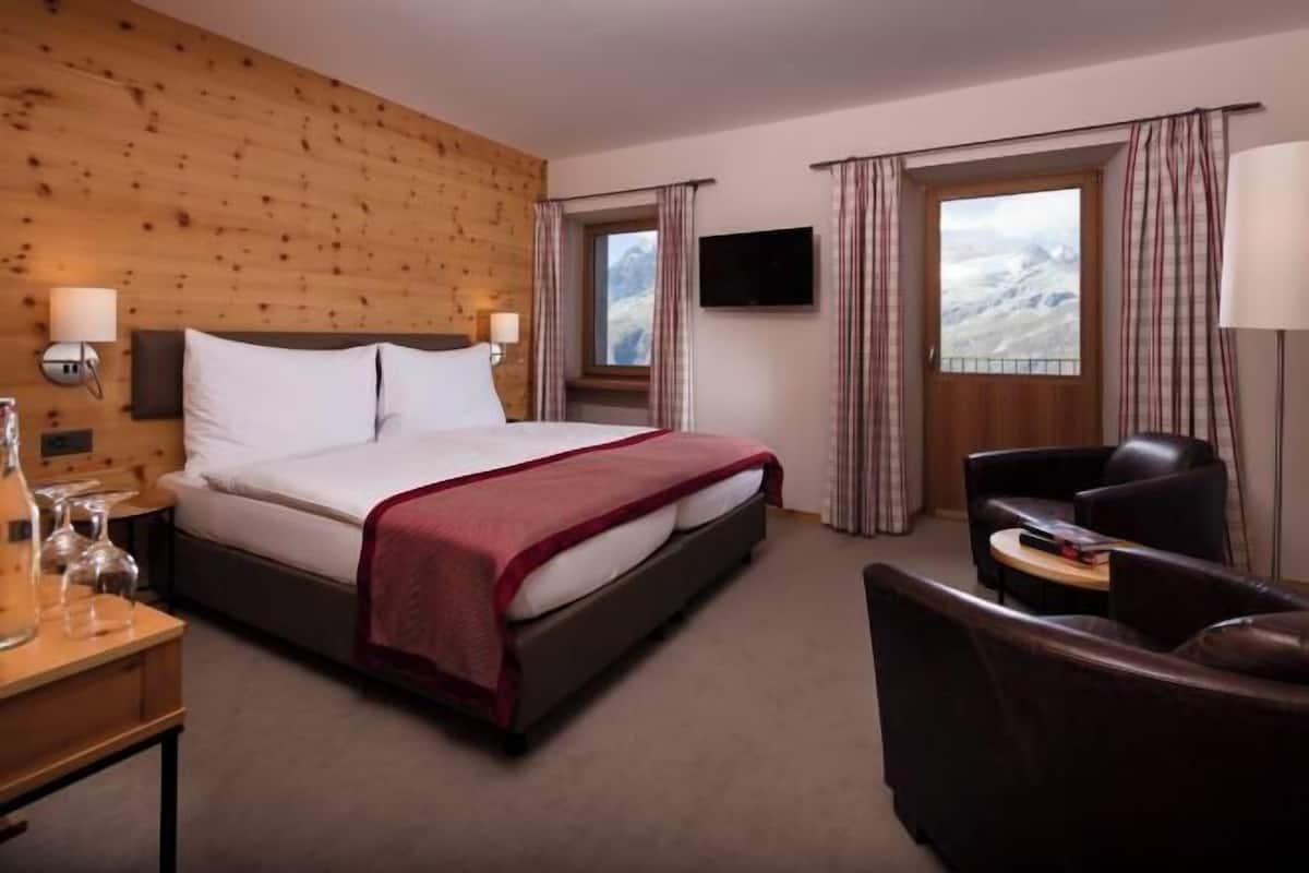1 bedroom, in-room safe, iron/ironing board, free WiFi