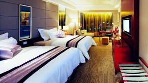 Executive Room | Minibar, desk, soundproofing, iron/ironing board (on request) - De Sense Hotel (Guangzhou)
