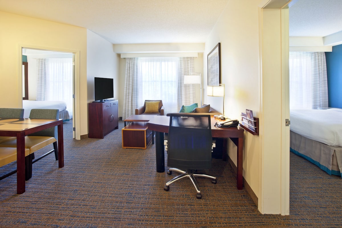 1 bedroom, premium bedding, pillowtop beds, individually decorated