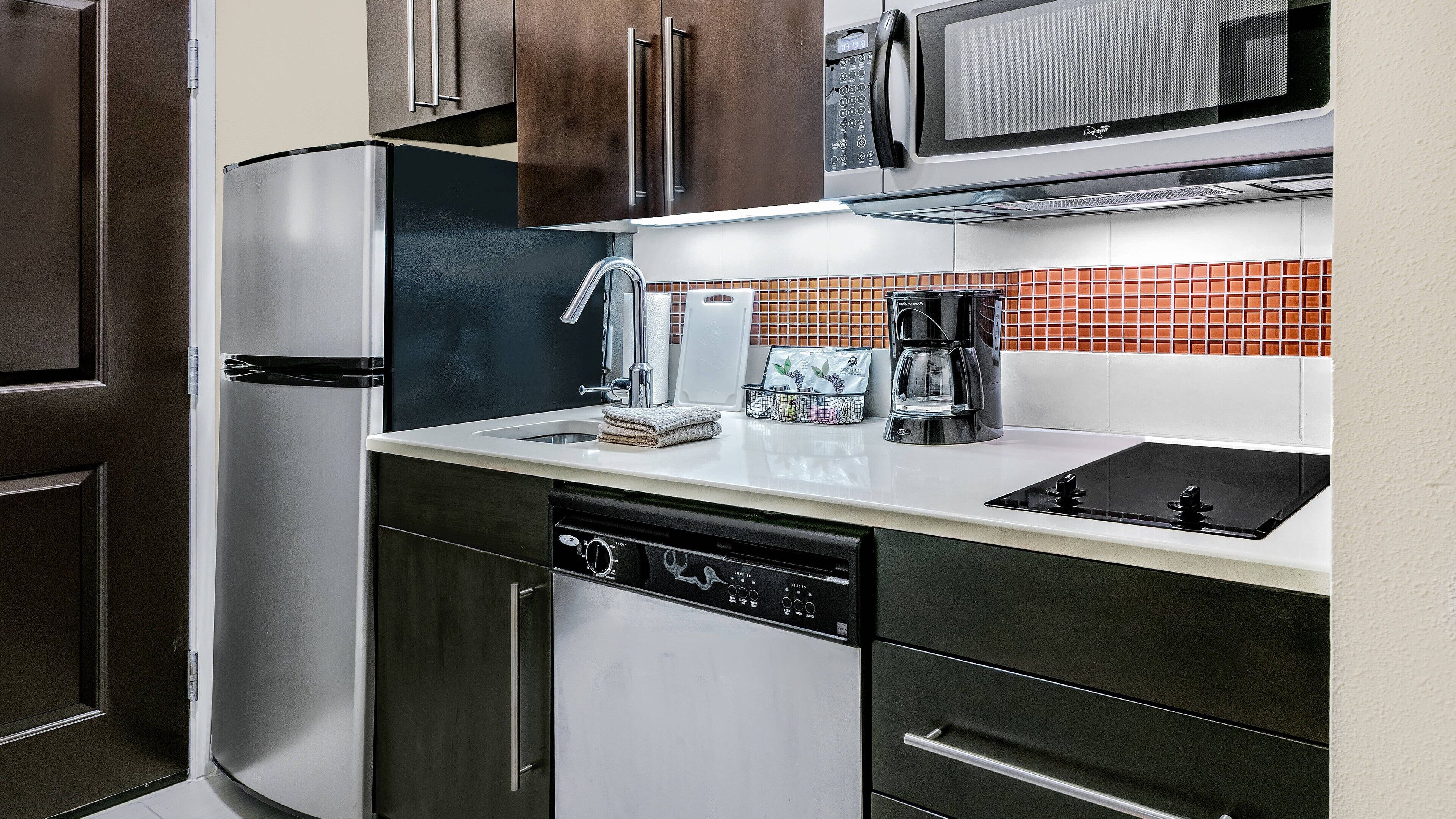 fridge, microwave, stovetop, dishwasher