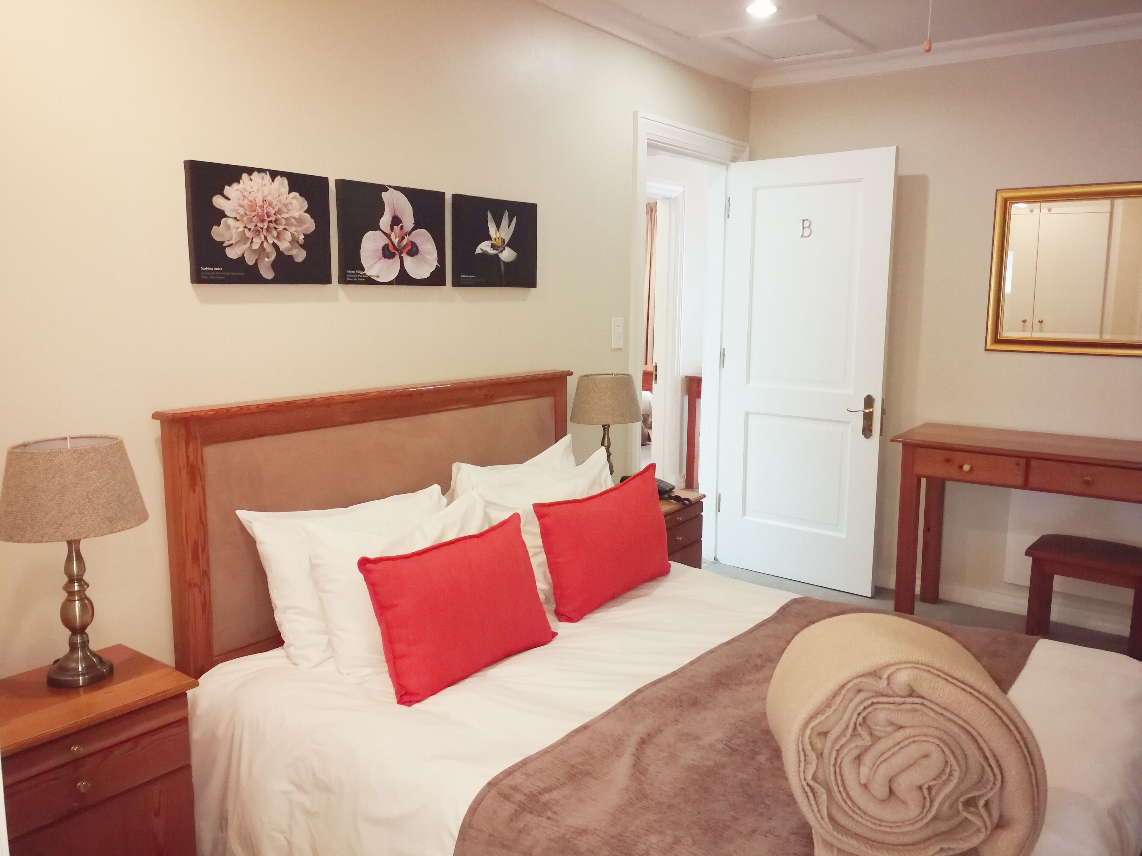 cottage | 1 bedroom, in-room safe, desk, laptop workspace