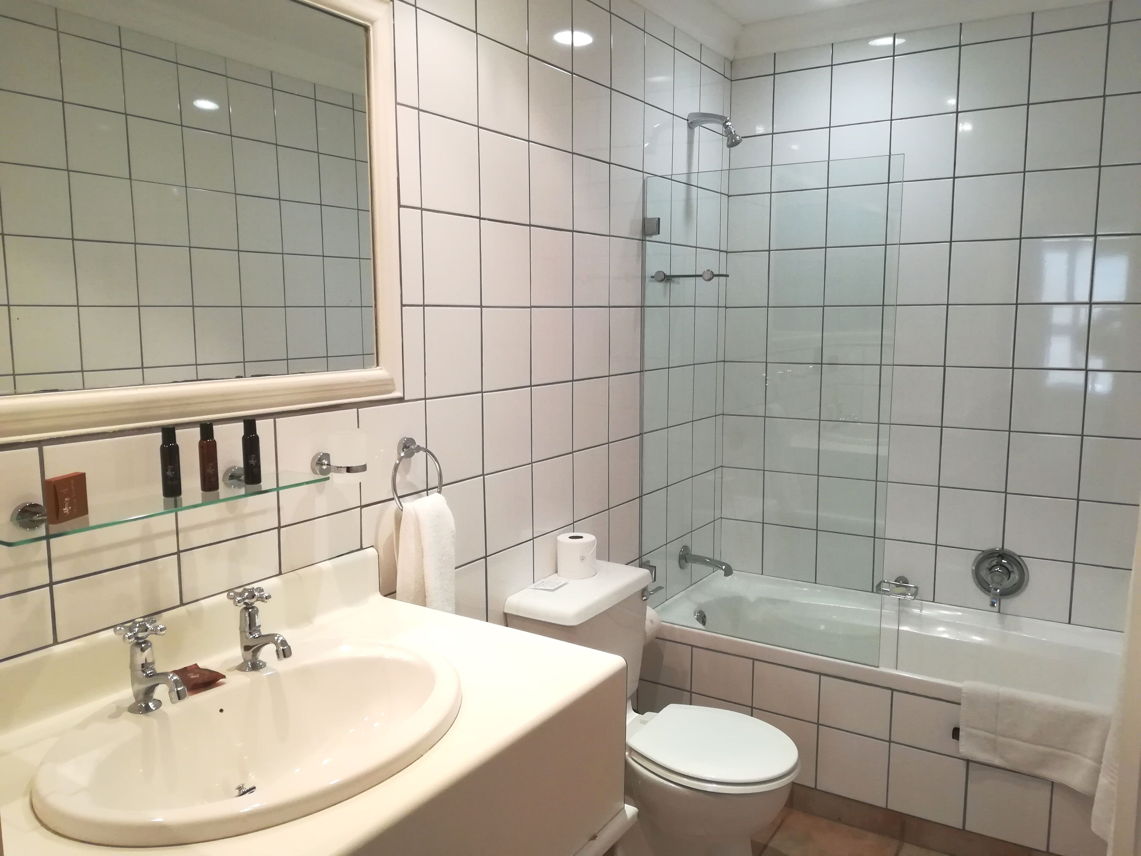 cottage | bathroom | free toiletries, hair dryer, towels