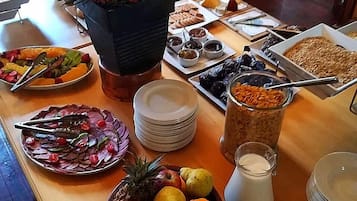 Daily to-go breakfast (ZAR 195.00 per person)