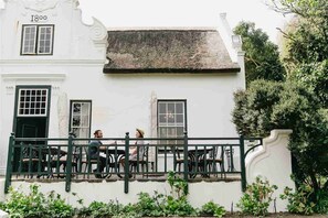 Outdoor dining - Zevenwacht Wine Estate (Cape Town)