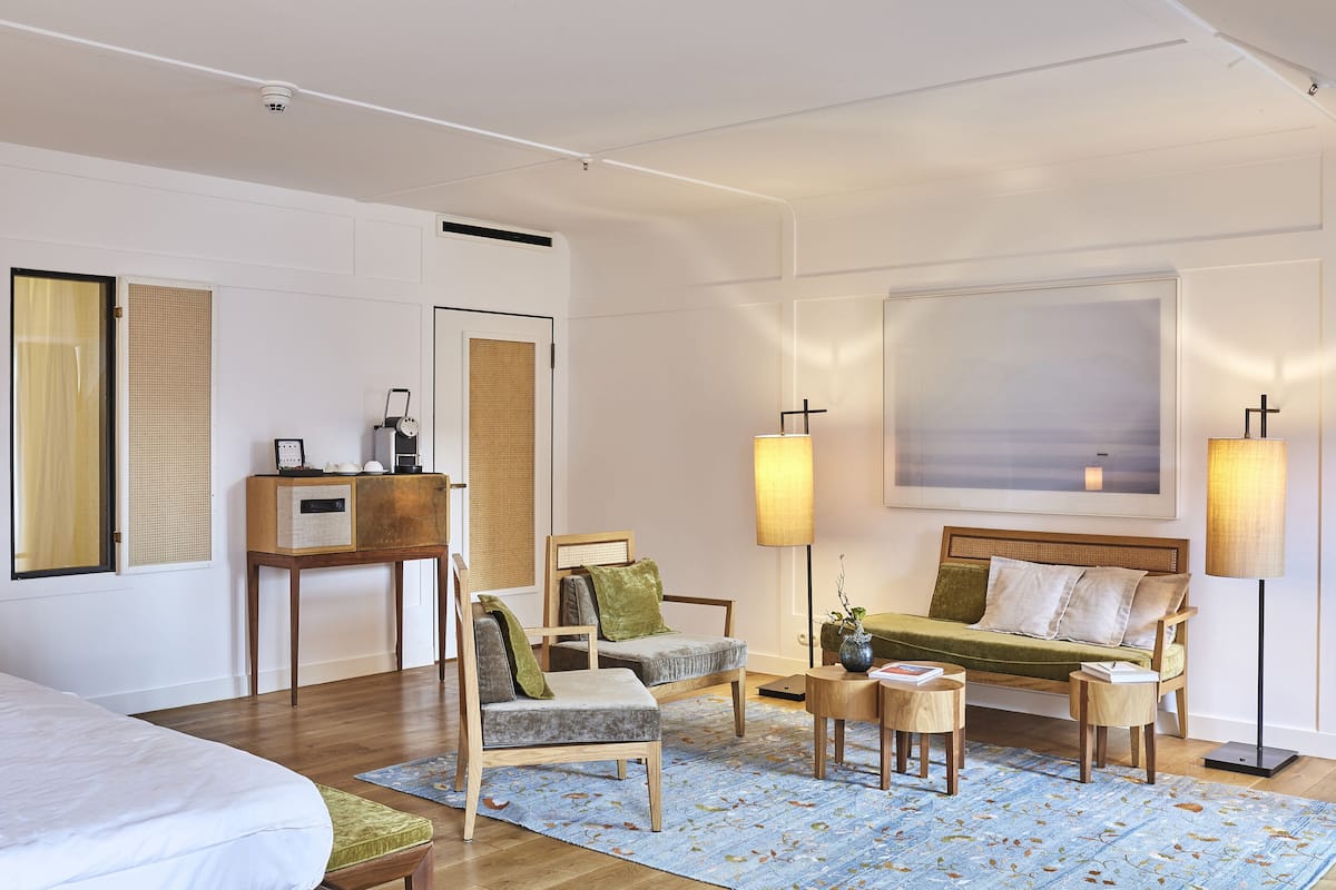 Louis Suite | Egyptian cotton sheets, premium bedding, free minibar, in-room safe