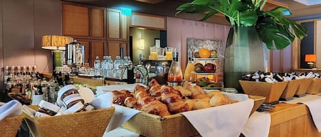 Daily continental breakfast for a fee
