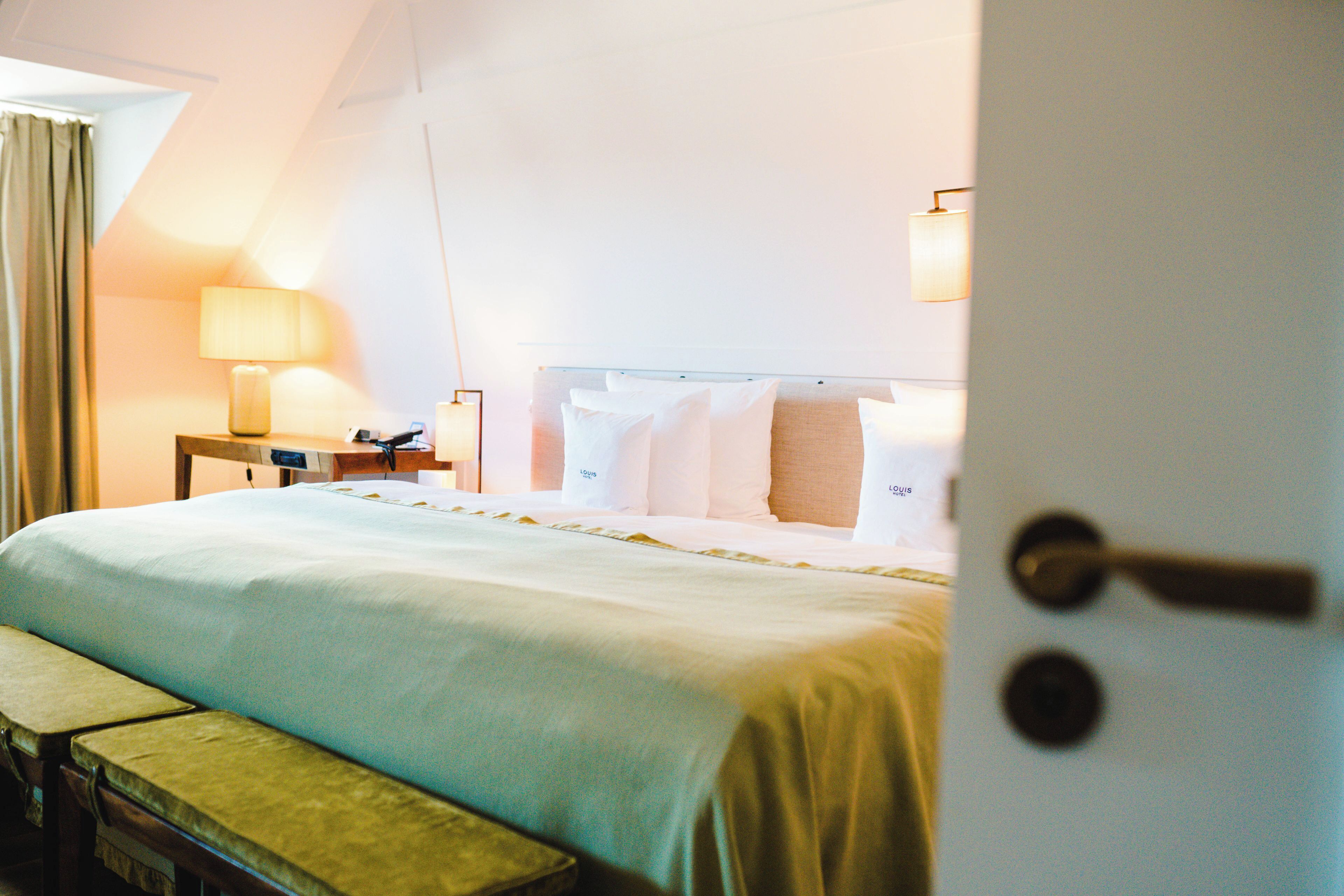 louis suite | egyptian cotton sheets, premium bedding, free minibar, in-room safe