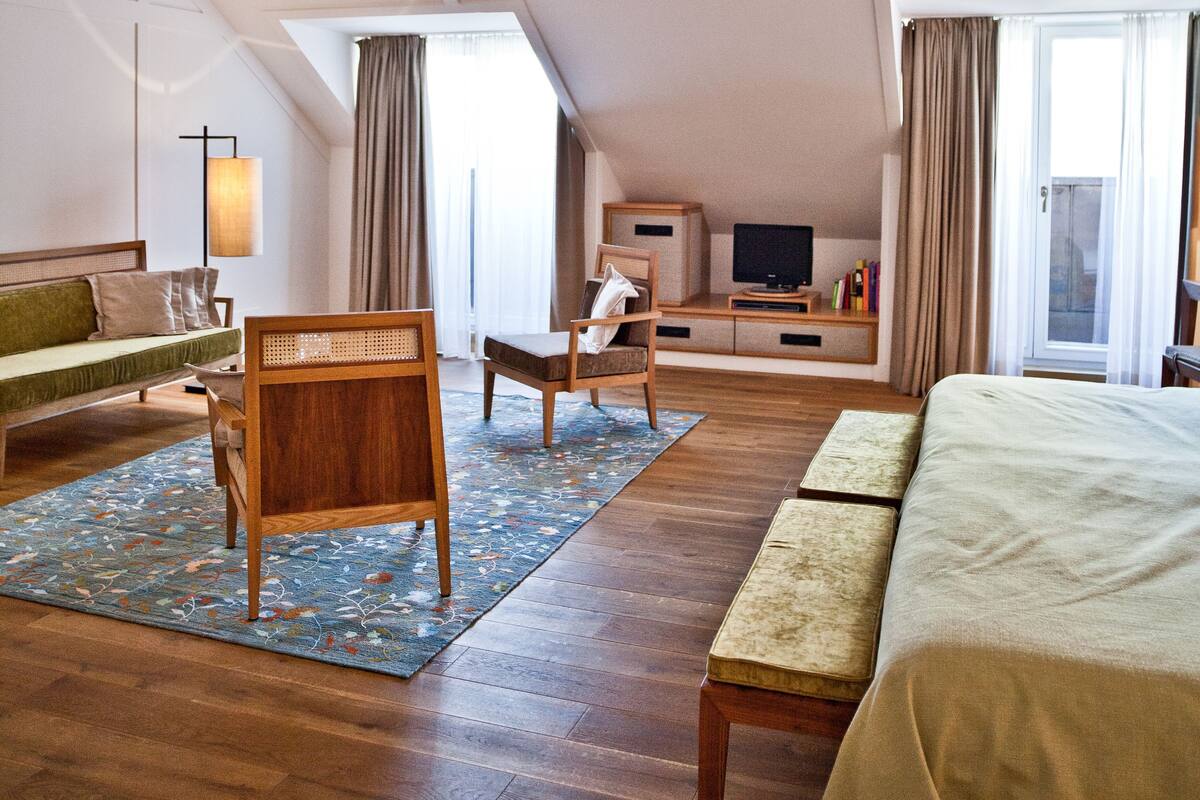louis suite | egyptian cotton sheets, premium bedding, free minibar, in-room safe