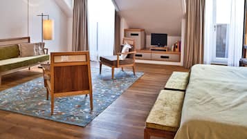 Louis Suite | Egyptian cotton sheets, premium bedding, free minibar, in-room safe