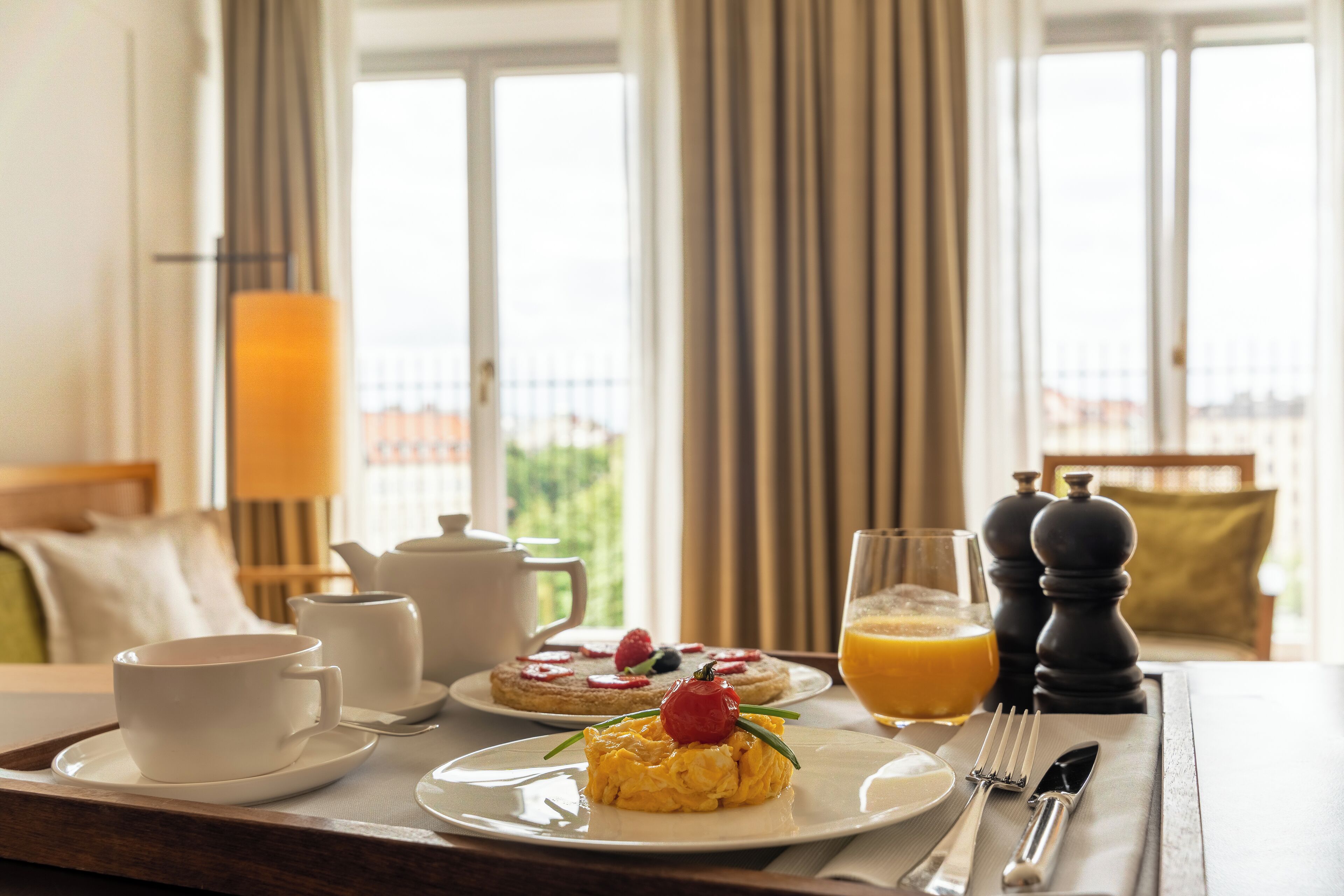 daily continental breakfast (eur 39.00 per person)