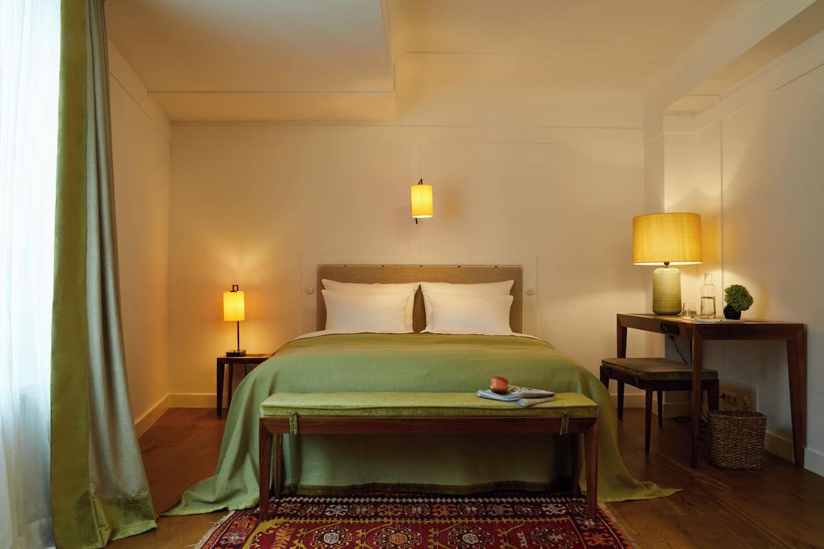 Eenpersoonskamer, uitzicht op binnenplaats | Lakens van Egyptisch katoen, luxe beddengoed, een gratis minibar