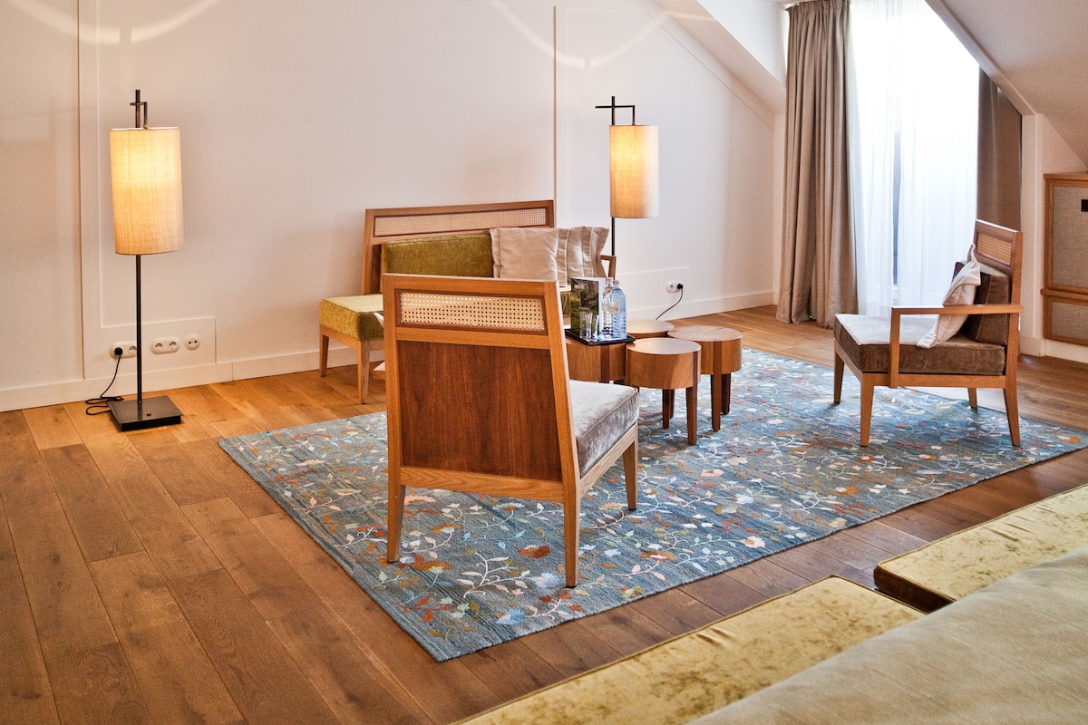 louis suite | egyptian cotton sheets, premium bedding, free minibar, in-room safe
