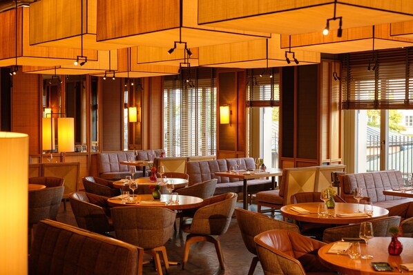 Breakfast, dinner, brunch served; local and international cuisine 