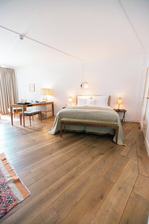 Egyptian cotton sheets, premium bedding, free minibar, in-room safe - Louis Hotel (Munich)