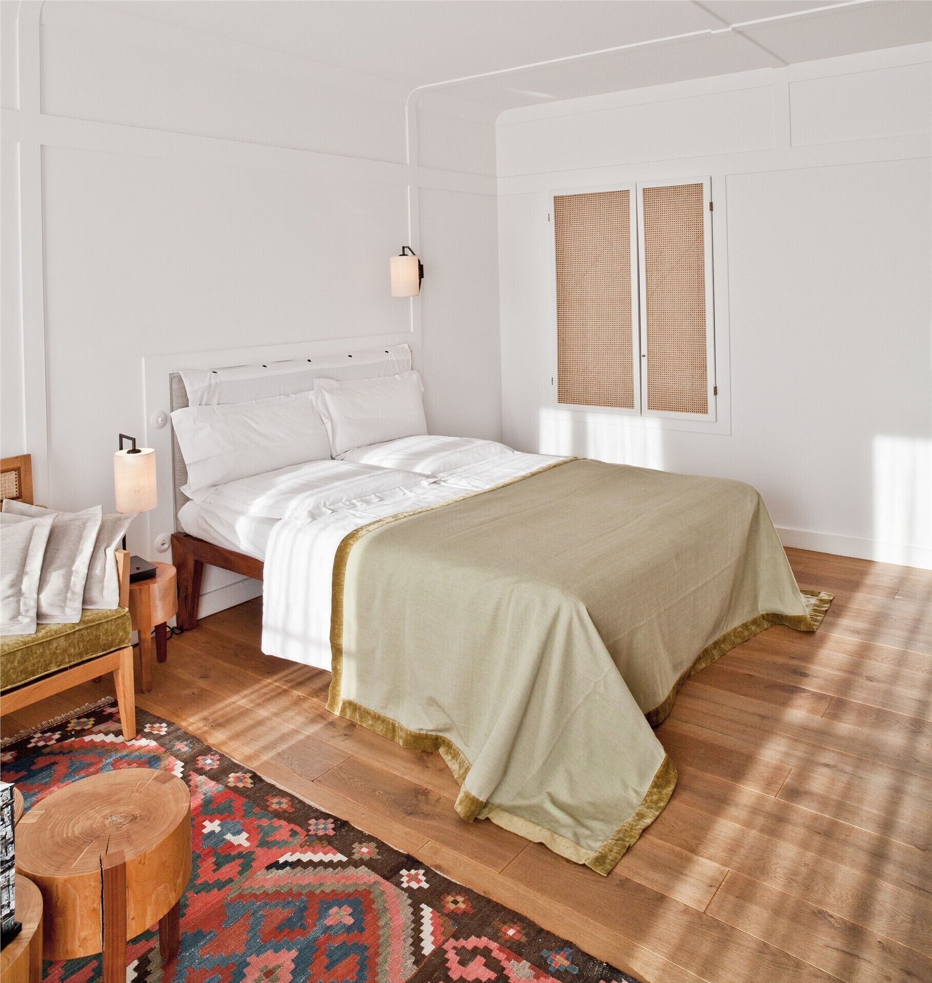 ملاءات من القطن المصري وأغطية فراش متميزة وعناصر مجانية داخل الميني بار