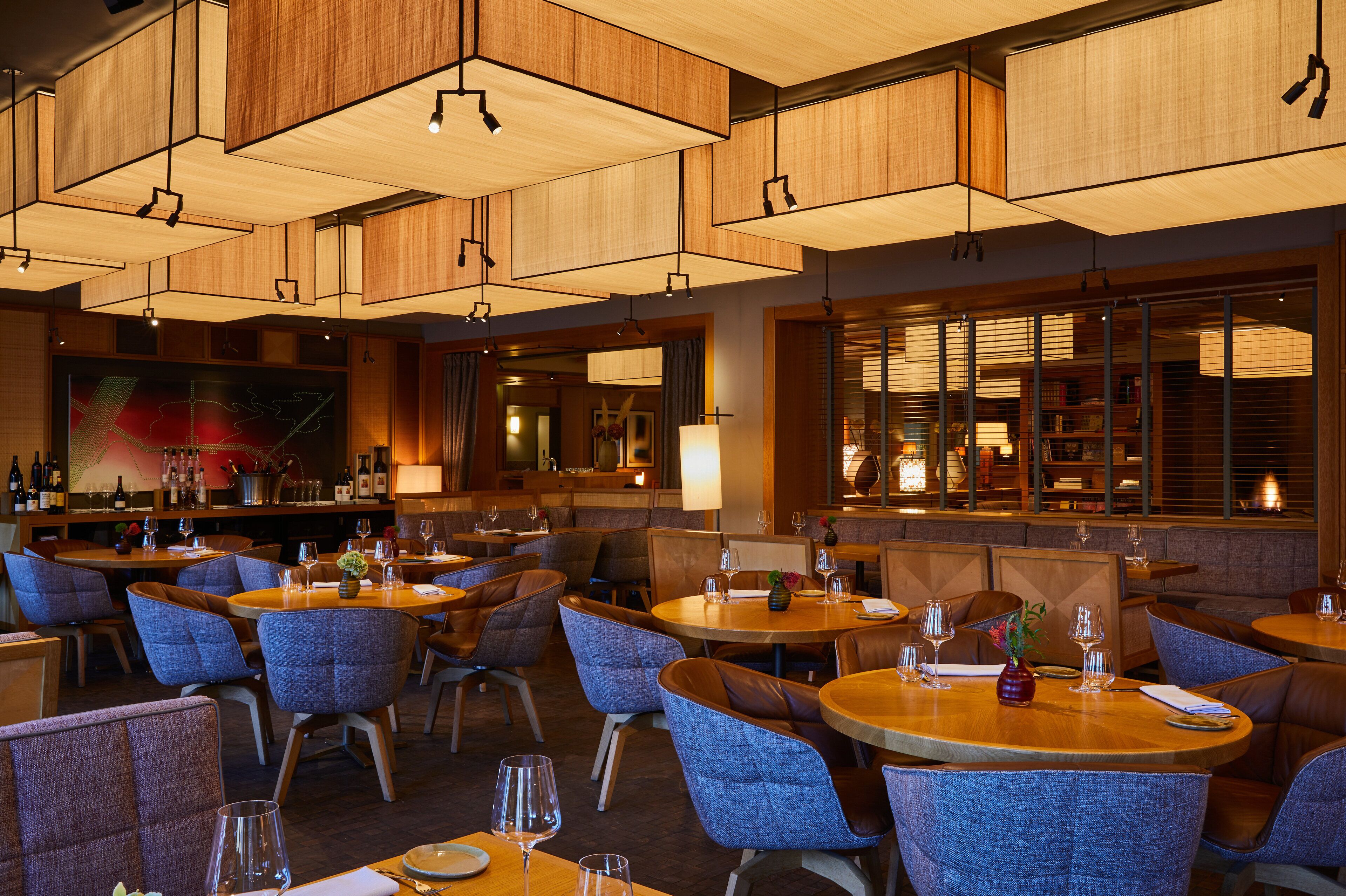 breakfast, dinner, brunch served; local and international cuisine