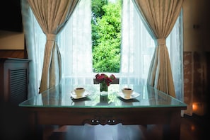 Superior Room | Egyptian cotton sheets, premium bedding, in-room safe - JC Residency (Kodaikanal)