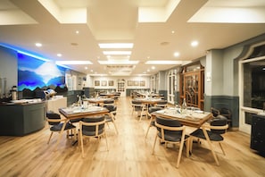 Café da manhã, almoço e jantar