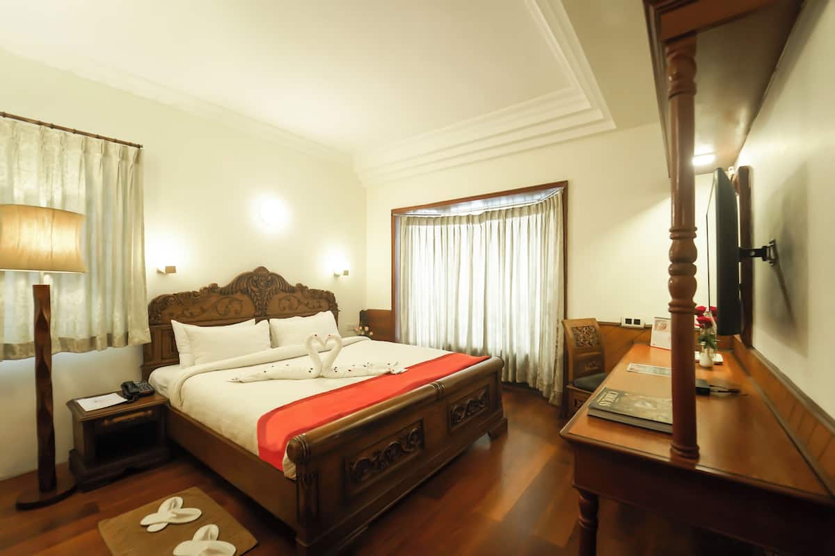 Royal Suite | Egyptian cotton sheets, premium bedding, in-room safe